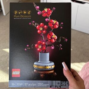 LEGO Plum Blossom Botanical Collection - Red and Purple